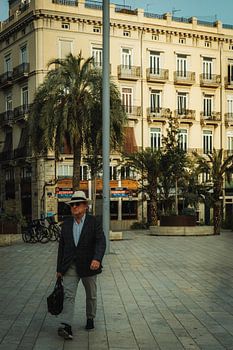 Spanisches Stadtflair: Eleganz im Sonnenschein