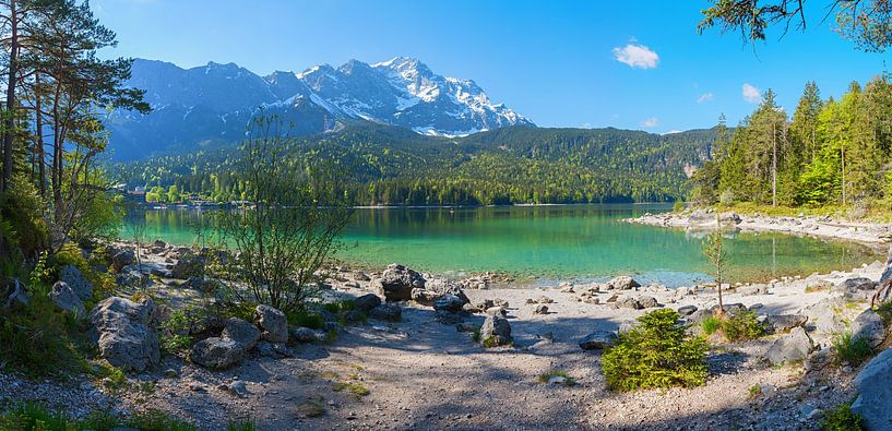 beau lac Eibsee, avec vue sur la montagne Zugspitze par SusaZoom
