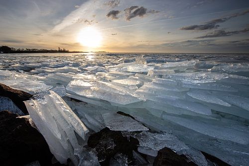 Kruiend ijs en een mooie zonsopkomst