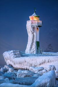 Leuchtturm auf der Insel Rügen im Winter.