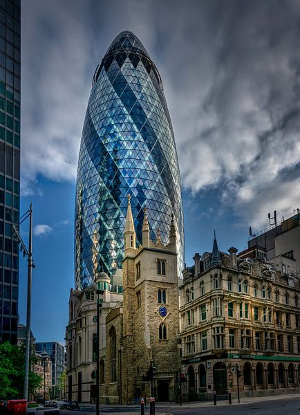 The Gurkin - modern architecture that stands out by Rene Siebring