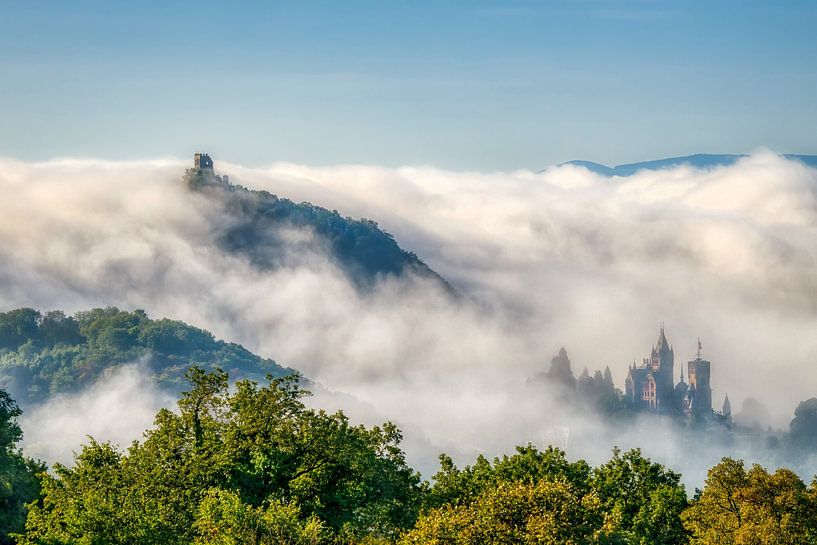 Drachenfels gehuld in mist van Katho Menden