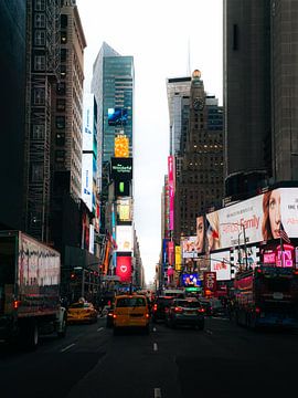 Times Square vibe (New York City) van Ian Schepers