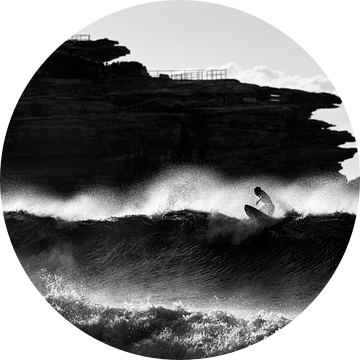 Surfer bij Bondi Beach in Sydney van Rob van Esch