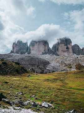 Tre Cime in the clouds, Dolomites van MDGshots