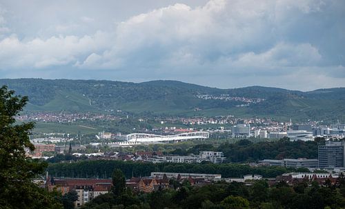 Uitzicht over Stuttgart met stadion.