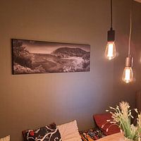 Klantfoto: Baai met strand op het eiland Ibiza in zwart en wit . van Manfred Voss, Zwart-Wit Fotografie, als ArtFrame