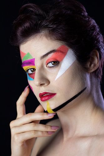 Vrouw met kleurrijke make-up – Fine Art portretfotografie