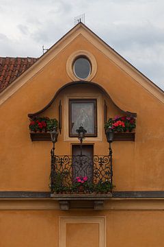 Balkonnetje, Praag van Nynke Altenburg