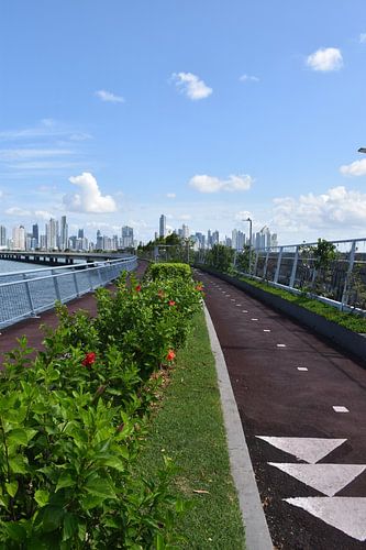 De verlaten Cinta Costera promenade