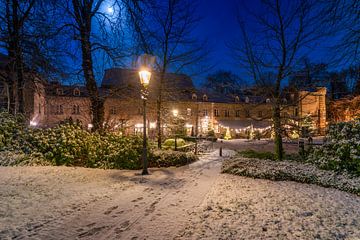 Elsloo le soir en hiver avec de la neige