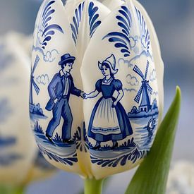 Delfts Blauwe Tulp met Boeren Stelletje van Studio Ypie