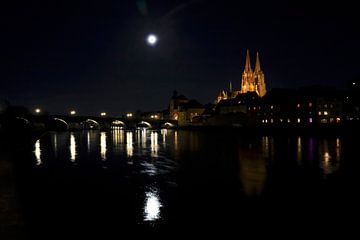 Maanverlichte nacht in Regensburg van Thomas Jäger