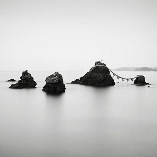 Meoto Iwa, Studie II. Getrouwde rotsen, Japan