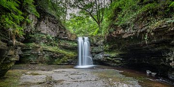 Waterval Wales 3 van Albert Mendelewski