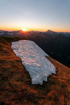 Sonnenuntergang über den Kleinwalsertaler Alpen von Leo Schindzielorz