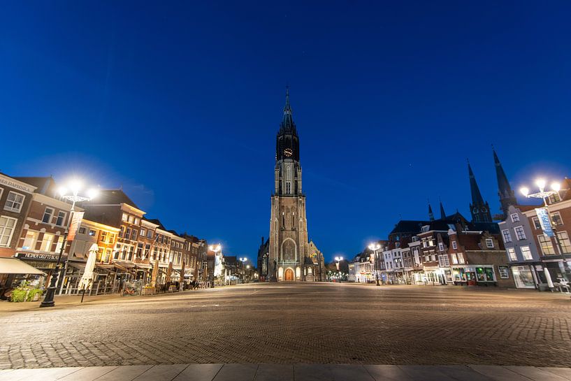 Delft.  Nouvelle église sur le marché. Photo du soir. par Gerrit de Heus
