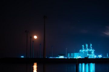 Eemshaven rond het nachtelijk uur van Eugenlens