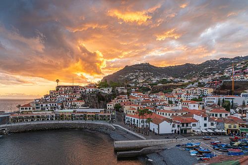 Zonsondergang in de haven van Câmara de Lobos