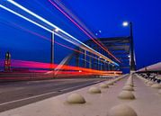 John Frost brug, Arnhem tijdens het blauwe uurtje. van Sharon Hendriks thumbnail