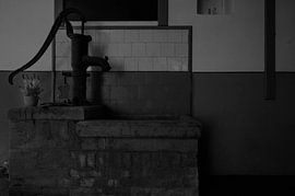 Oude waterpomp in Fort Nigtevecht van Peter Bartelings