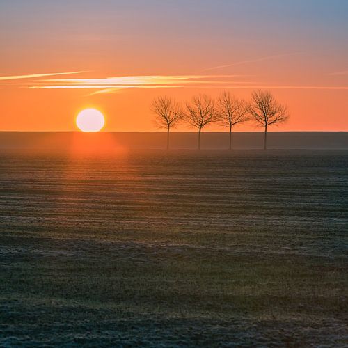 Zonsopgang in het noorden van Groningen, Nederland