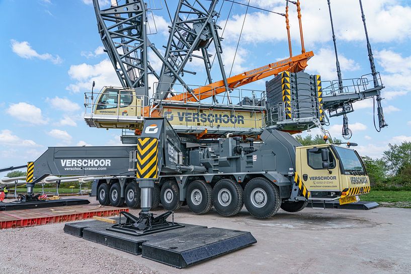 Hagelnieuwe Liebherr LG 1750.2 van Verschoor. van Jaap van den Berg