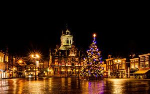 Kerst avond op de grote markt in Delft van Arthur Scheltes