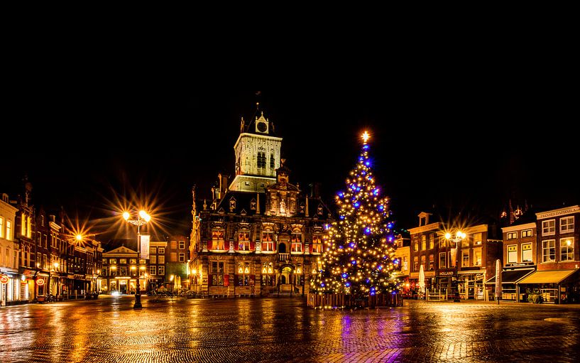 Christmas Eve at the big market in Delft by Arthur Scheltes