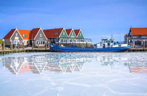 Ijs in de haven op texel.