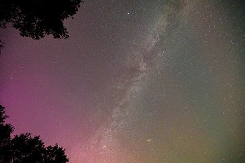 Noorderlicht en Melkweg boven het Dwingelerveld in Drenthe