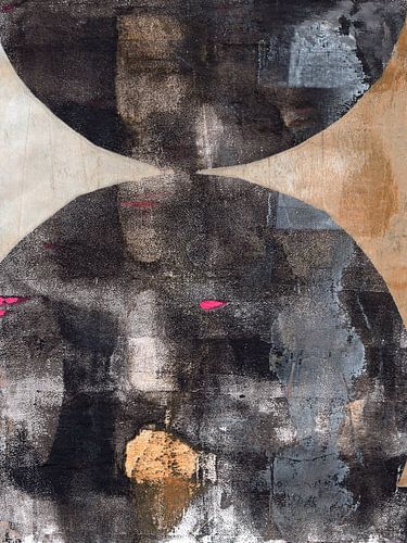 Formes organiques abstraites en noir, brun et gris.