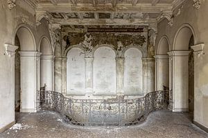 Verlassene Gebäude mit wunderschöner Architektur
