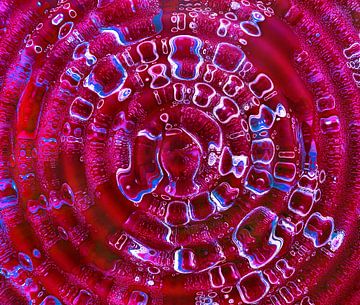 Ripples in Red (Retro Water Art in Rood) van Caroline Lichthart