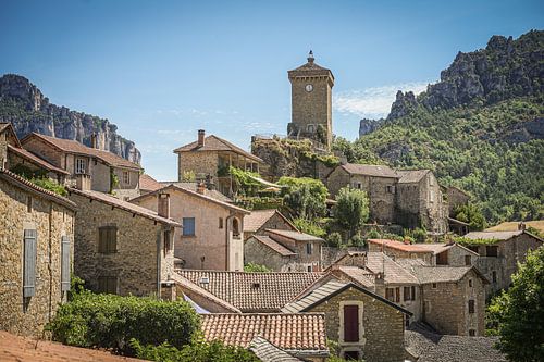 Frankreich - Gorges du Tarn - charakteristisches Dorf in den Bergen - unentdecktes Frankreich von Marjolein de Boer