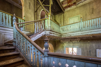 Echoes of Elegance – Forgotten Mansion
