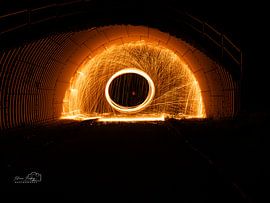 Fire dance in the night - creative light magic by Florian Freiberg