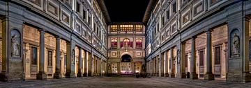  Uffizi Galerie Florenz in der Nacht II von Teun Ruijters