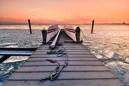 Steiger met ijsschotsen