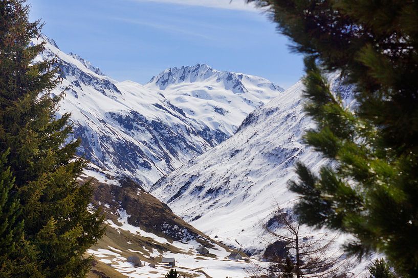 Bergen in Zwitserland bedekt met sneeuw van Malissa Verhoef