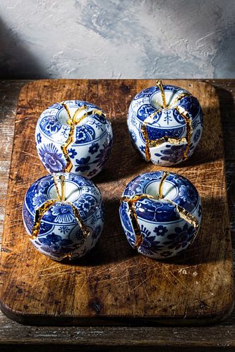 Delfts blauwe appels met goudbreuk – bijzonder stilleven