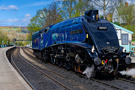 Stoomtrein onder stoom in de North York Moors van Maelich Fotografie