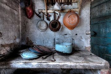 Urbex - Old Kitchen van Urbex & Preciousdecay by Sandra