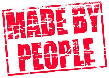Red rubber stamp “Made by people” van Grüntyers .