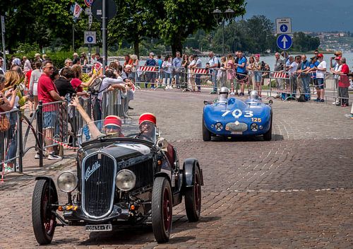 Balilla und Hüte während der Mille Miglia