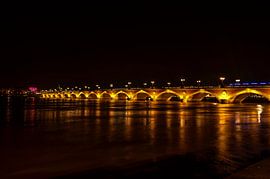Brug in Bordeaux Frankrijk. by Harrie Timmermans