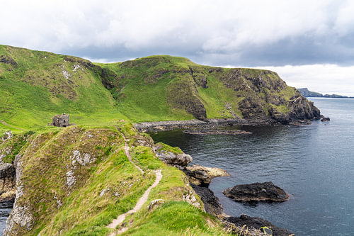 Walking trail along the Irish Cliff