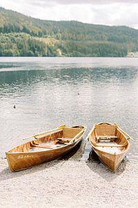 Laten we gaan kanoën | Wanderlust reisfotografie print | Meer Titisee in Duitsland foto wall art van Milou van Ham