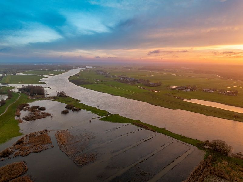 Der Fluss IJssel bei Zwolle während des Sonnenuntergangs von Sjoerd van der Wal Fotografie