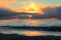 Prachtige zonsondergang op het Maasvlaktestrand